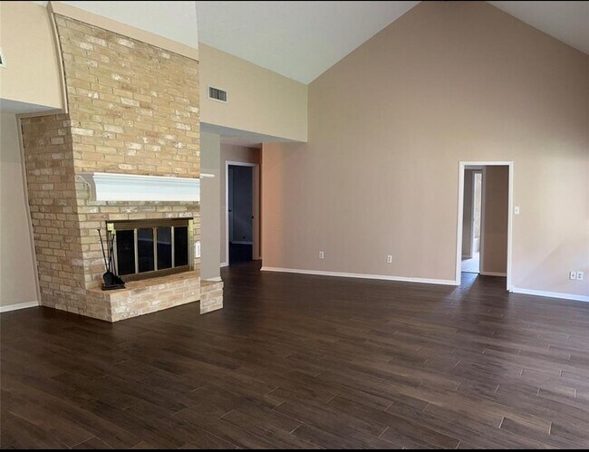 Foto del edificio - 17406 Spicewood Springs Ln