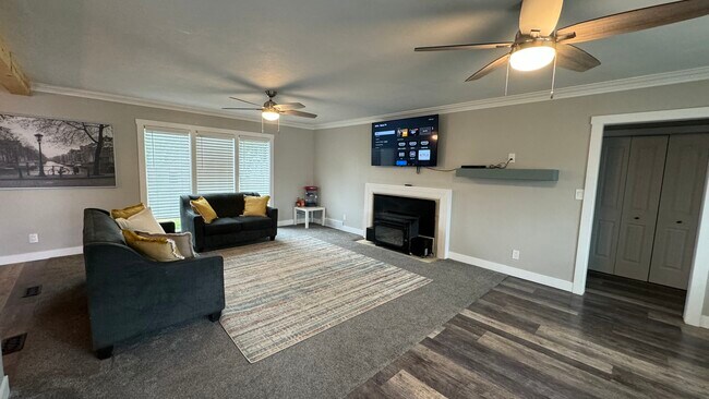 Foto del edificio - 707 Saturn Ave