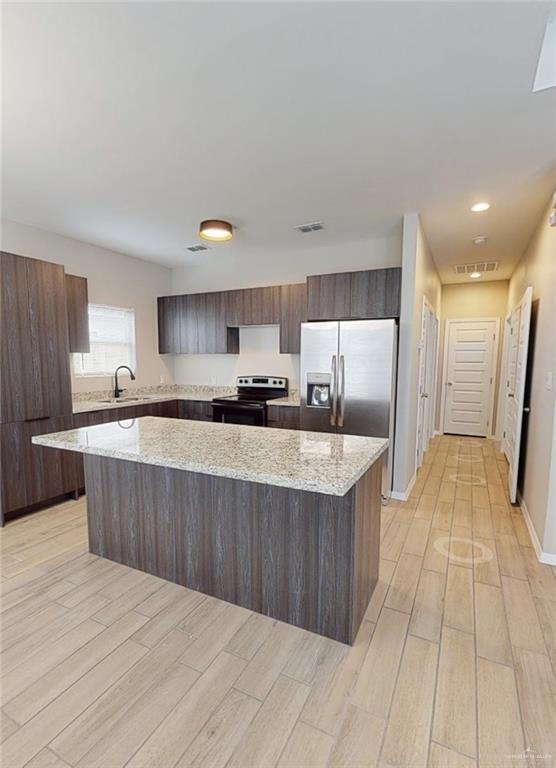 Foto del edificio - 8 Quail Ave