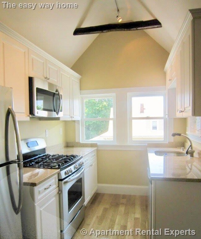 Building Photo - 57 Greenleaf Ave