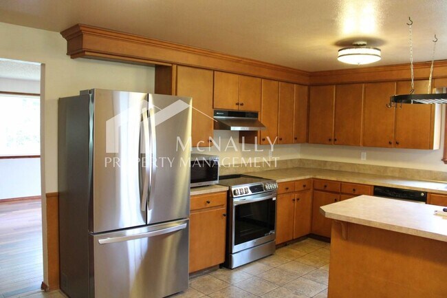Foto del edificio - Freshly Updated 4BR Home w/ Finished Basement, New Appliances & RV/Boat Parking