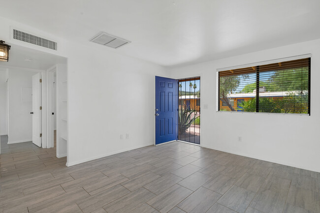 Building Photo - 350 N Silverbell Rd