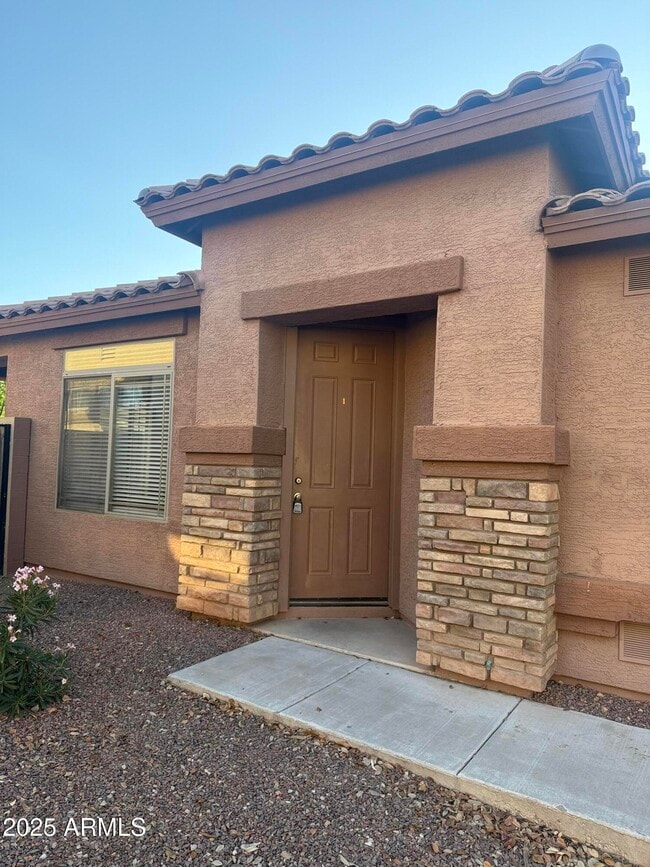 Building Photo - 1259 S Emmett Dr