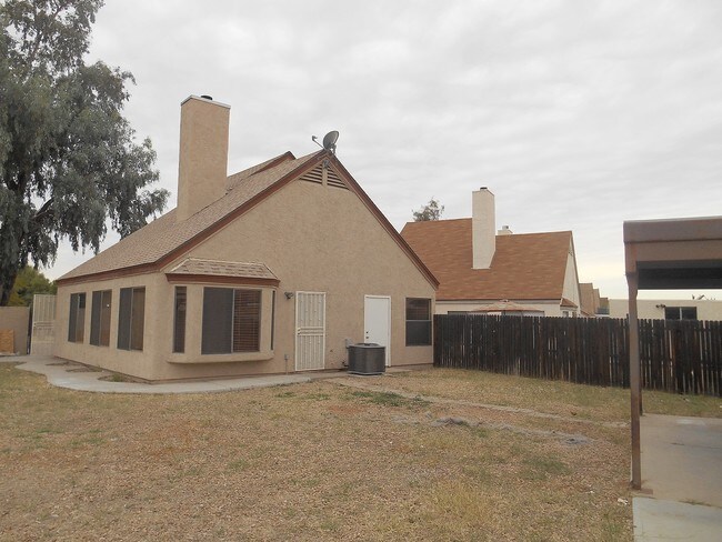 Building Photo - 2118 W Beaubien Dr