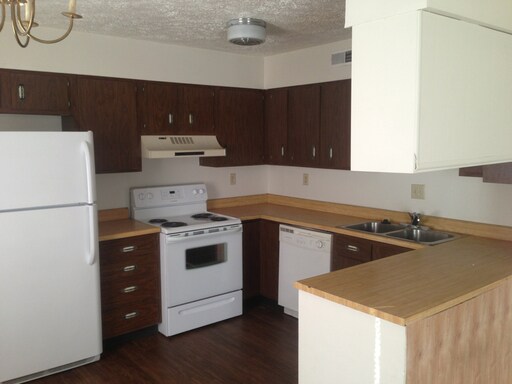 Building Photo - 1421 Sunset Ridge Dr