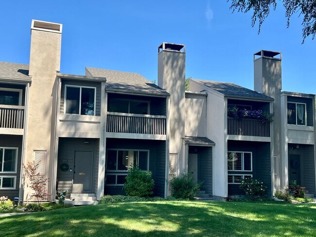 Building Photo - Rare Opportunity to Rent a Park Place Town...