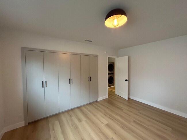 Foto del edificio - 1315 N Poinsettia Pl