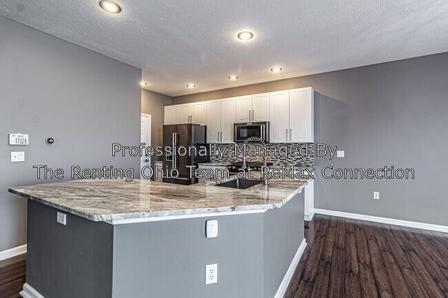 Building Photo - 727 Mystic Pointe Dr