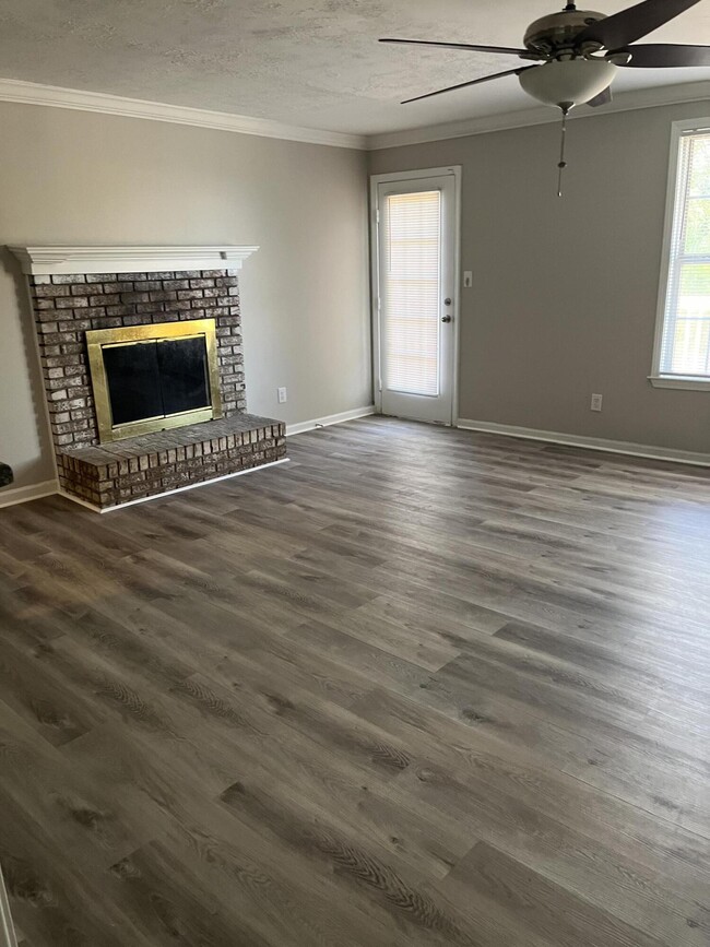 Foto del edificio - 2127 Silverdale Rd