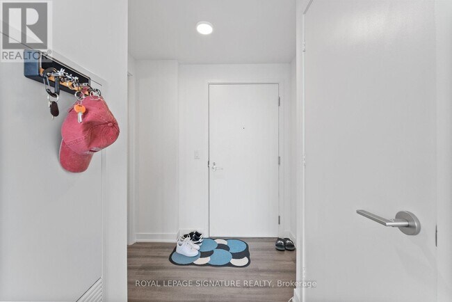 Building Photo - 65 Mutual St