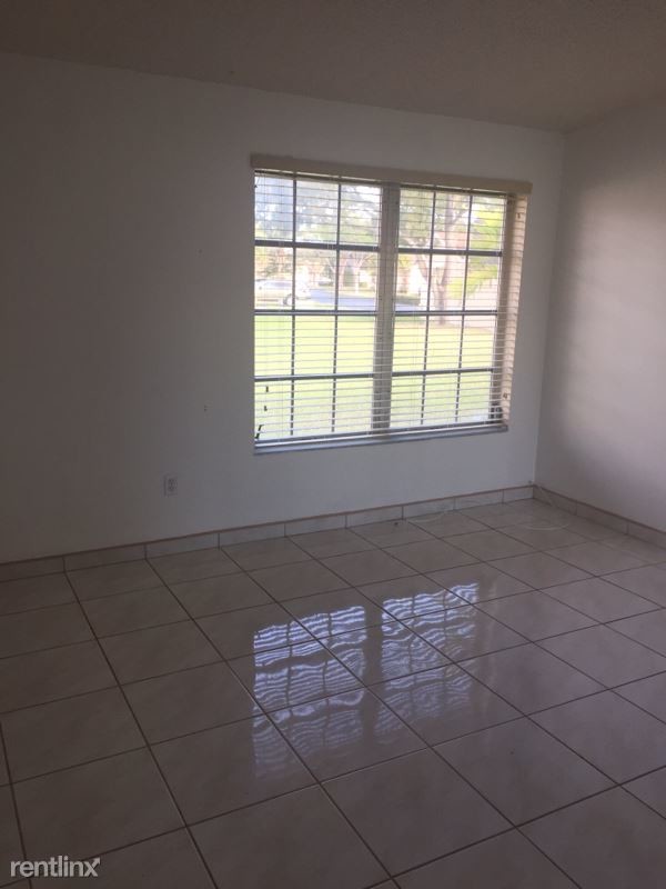 Building Photo - 2 br, 2 bath Townhome - 10847 SW 117 Place