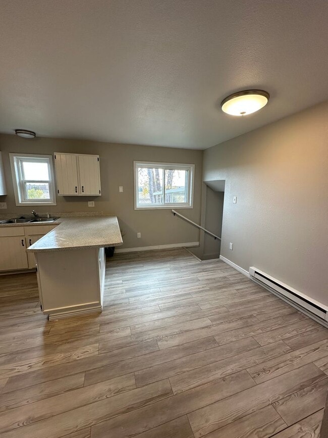 Foto del edificio - BEAUTIFULLY UPDATED 3 BEDROOM, 2 BATHROOM ...