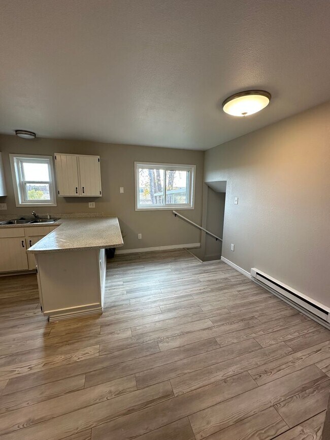 Foto del edificio - BEAUTIFULLY UPDATED 3 BEDROOM, 2 BATHROOM TWIN HOME WITH ATTACHED 1 CAR GARAGE
