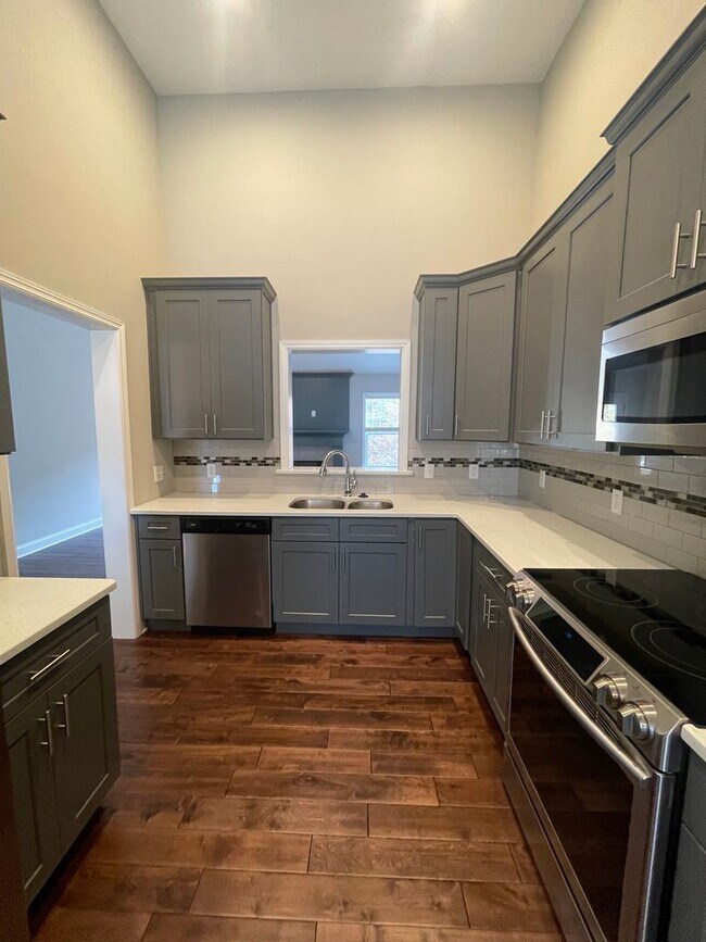 Building Photo - 4 Bedroom + Finished Basement for Rent in Ooltewah