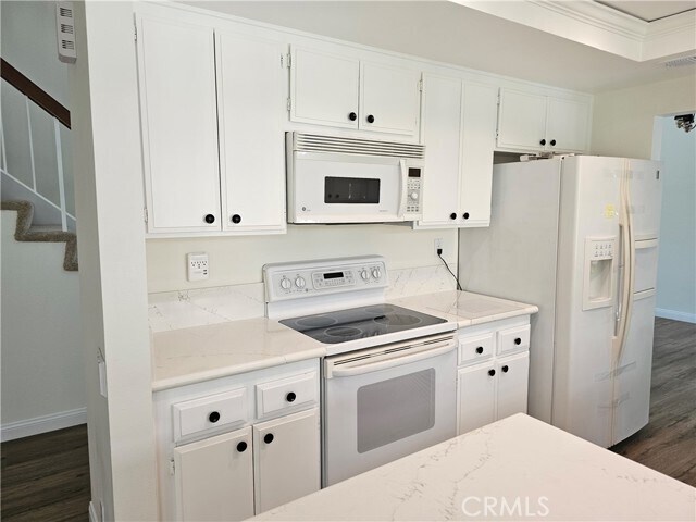 Building Photo - 25825 Southbrook