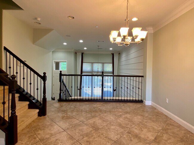 Foto del edificio - Beautiful 3 Bedroom 2.5 Bath Townhouse in ...