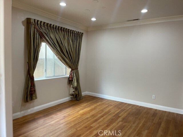 Building Photo - 5255 Hermitage Ave