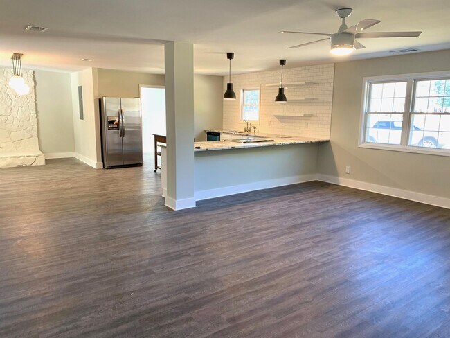 Building Photo - 575 Bernhard Rd