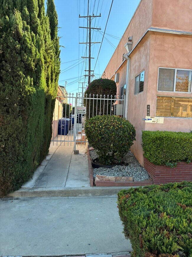 Foto del edificio - 3664 W 54th St