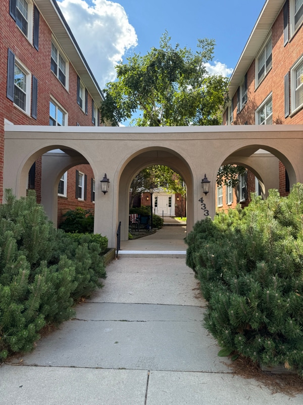 Foto del edificio - 4333 N Oakland Ave