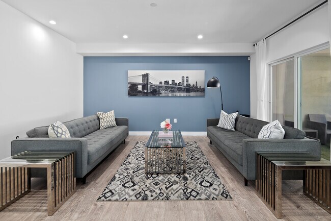 Foto del edificio - 1420 N Laurel Ave