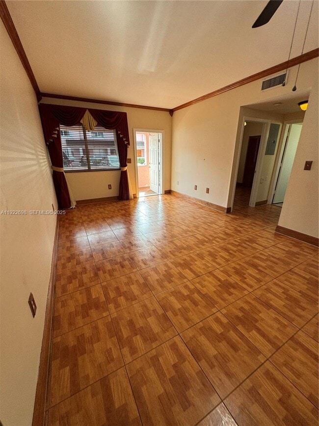 Foto del edificio - 8013 Lake Dr