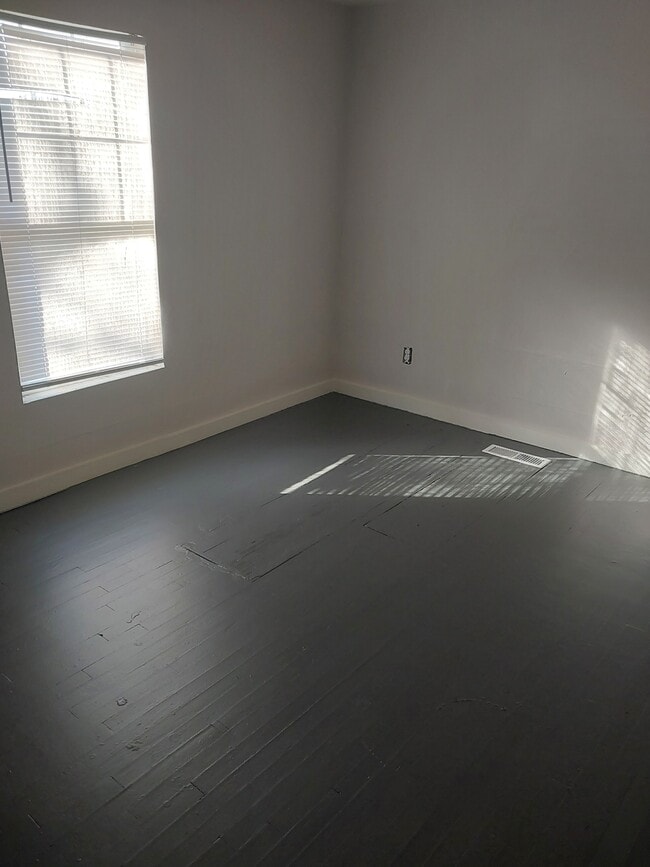 Foto del edificio - 1514 W Short 17th St