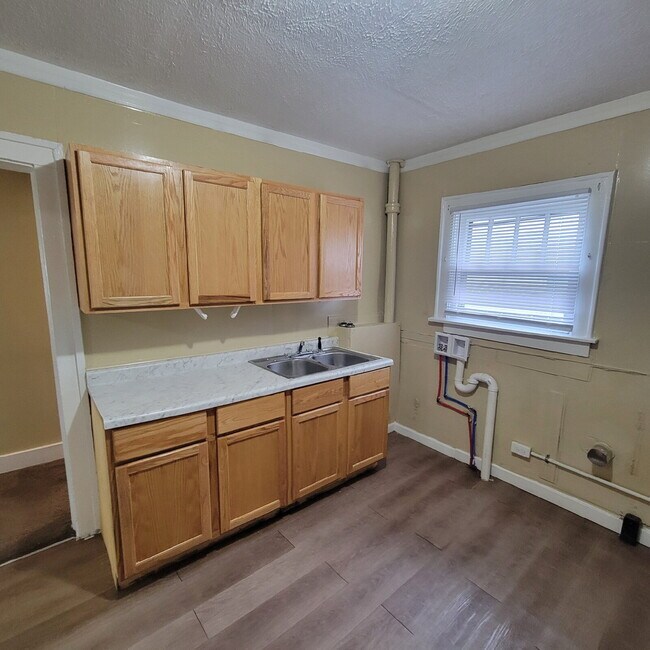 Foto del edificio - 2 Bedroom conveniently located near the thriving Twin Aire neighborhood