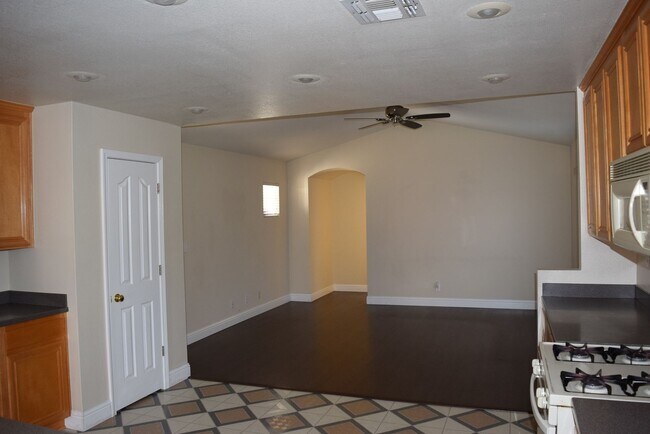 Foto del edificio - Coming Soon - Spacious 5 Bedroom Home for Rent