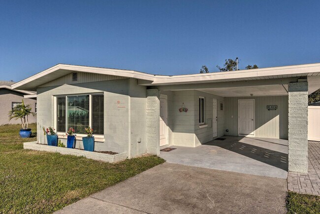 Building Photo - 1017 Pineland Ave
