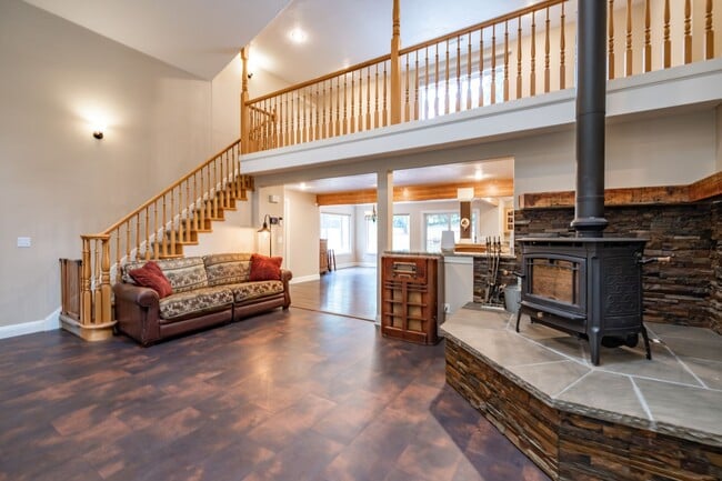 Building Photo - Must See in Bartel’s Canyon View Estates!