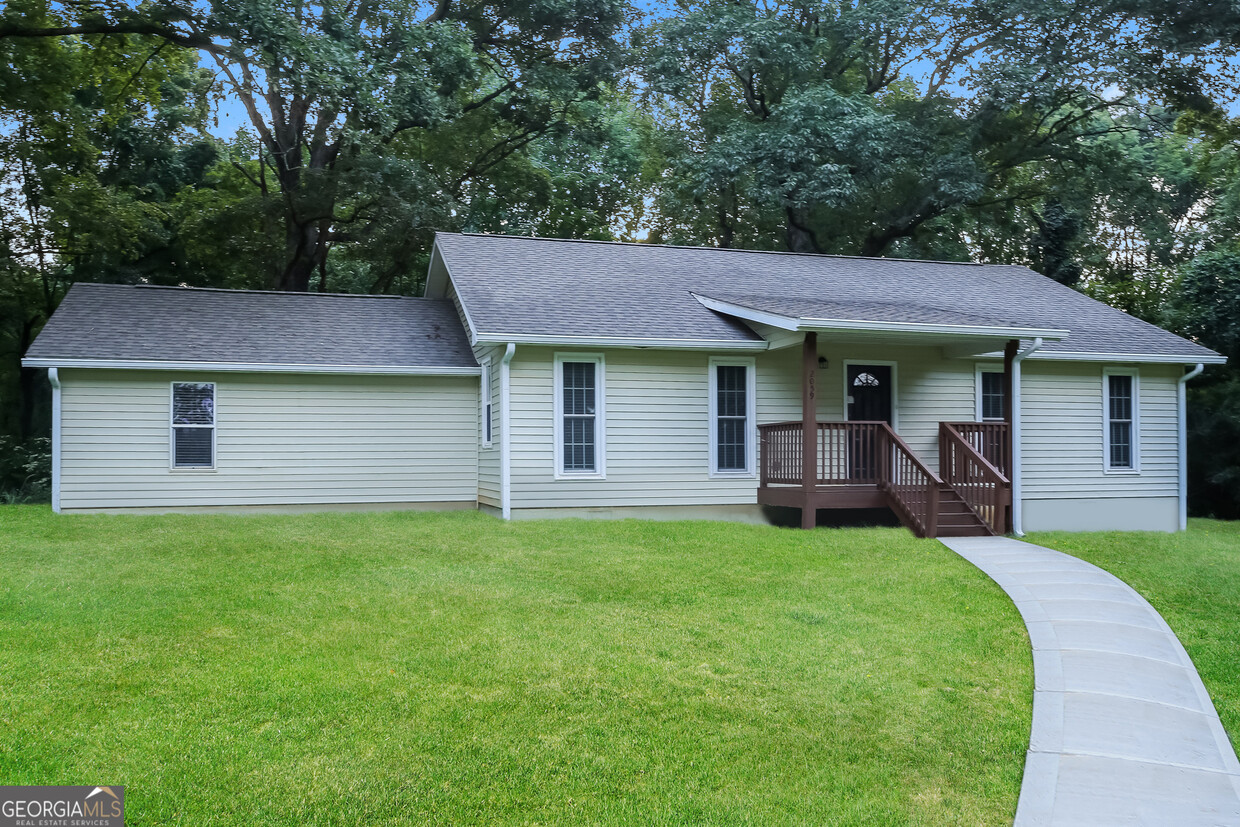 Foto principal - 2059 Old Flowery Branch Rd NE