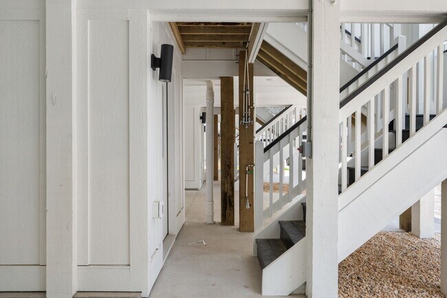 Building Photo - 902 S Virginia Dare Trl