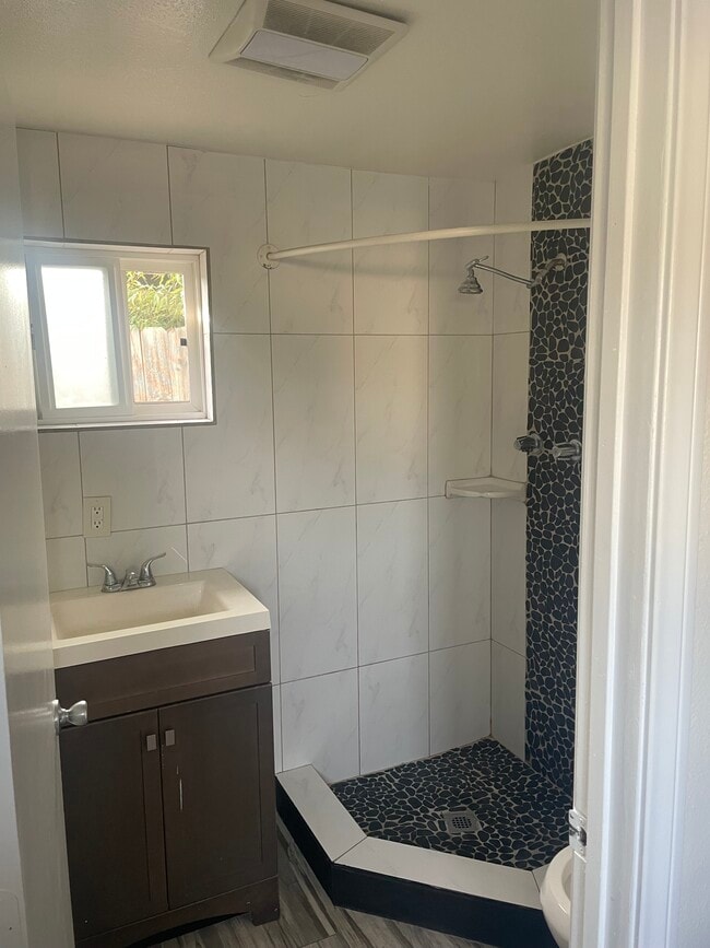 Foto del edificio - 1733 W 150th St