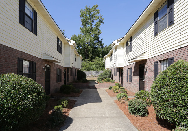 Building Photo - St Elmo Apartment Homes