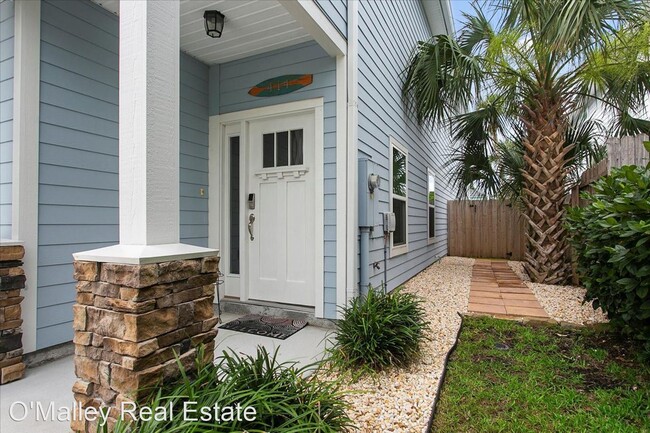 Building Photo - 4 br, 2.5 bath House - 414 5TH AVE S