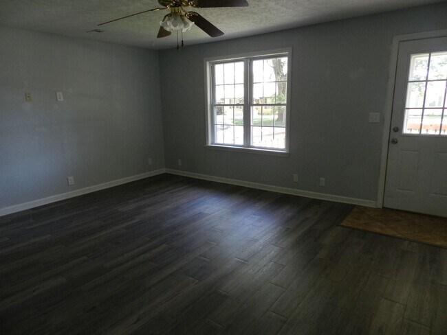 Foto del edificio - 204 Dyer Dr