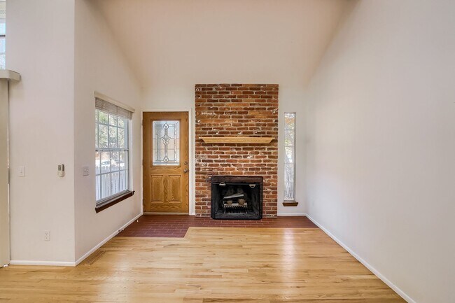 Building Photo - Southpark II Townhouse Available for Rent