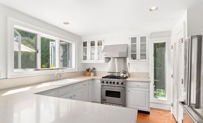 Building Photo - Three Bedroom Sag Harbor Seasonal Rental