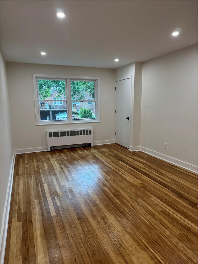Foto del edificio - 61-21 185th St