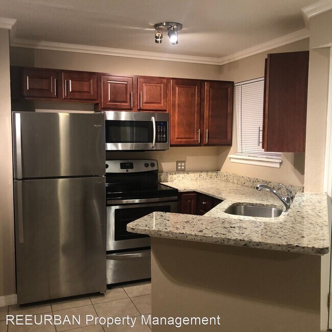Building Photo - 1 br, 1 bath House - PM-179 1972 LAKE ATRI...