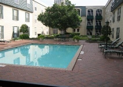 Primary Photo - 2400 Westheimer Rd