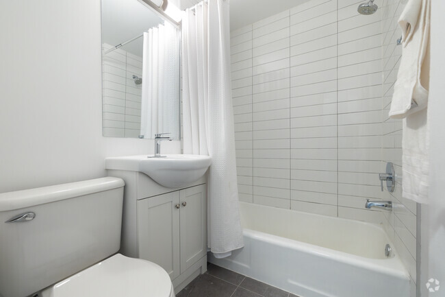 1BR, 1BA - 405 SF - Bathroom - L’Esplanade