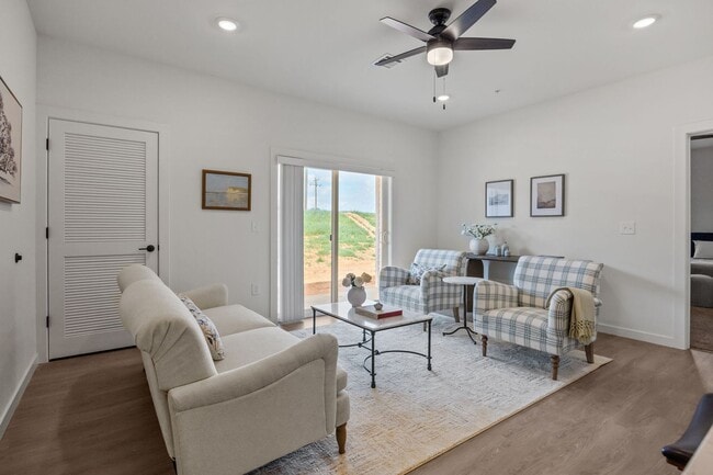 Foto del edificio - Midland Pointe at Lake Norman