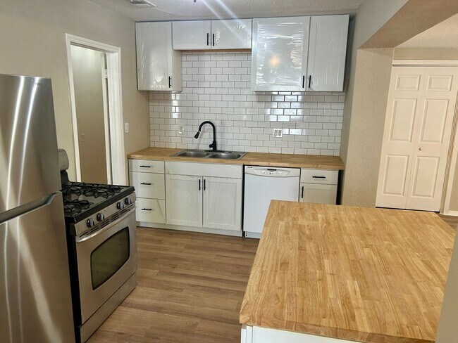 Photo - 3504 Mission St House