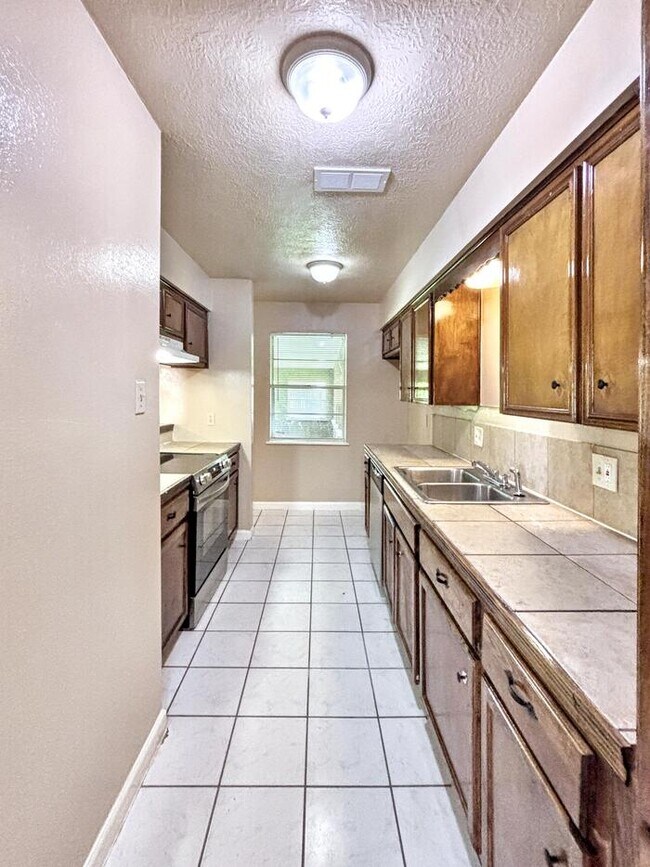 Foto del edificio - 7206 Maple Ln