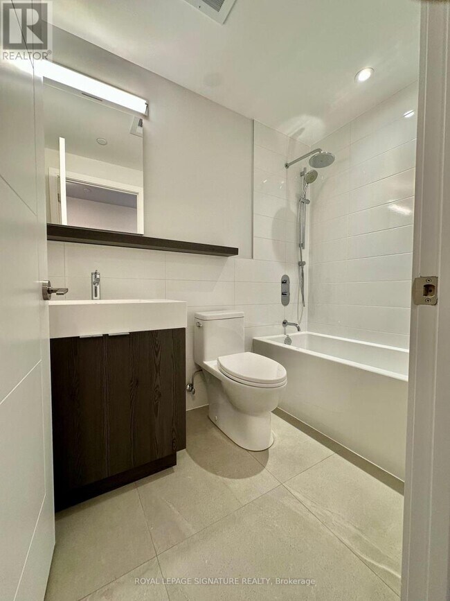 Photo du bâtiment - 664-664 Spadina Ave.