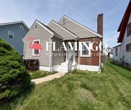 Building Photo - 323 Hillway Dr