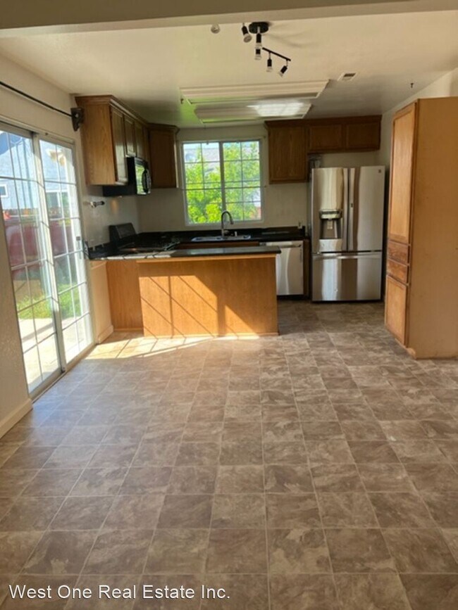 Foto del edificio - 3 br, 2 bath House - 135 W Emerson