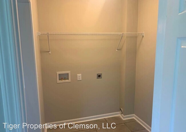 Foto del edificio - 2 br, 1 bath House - 304 S Elm St